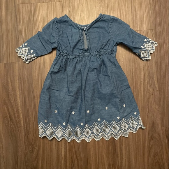 Old Navy Blue Denim Chambray Kids Dress with White Embroidery detail size 2T - Picture 3 of 6